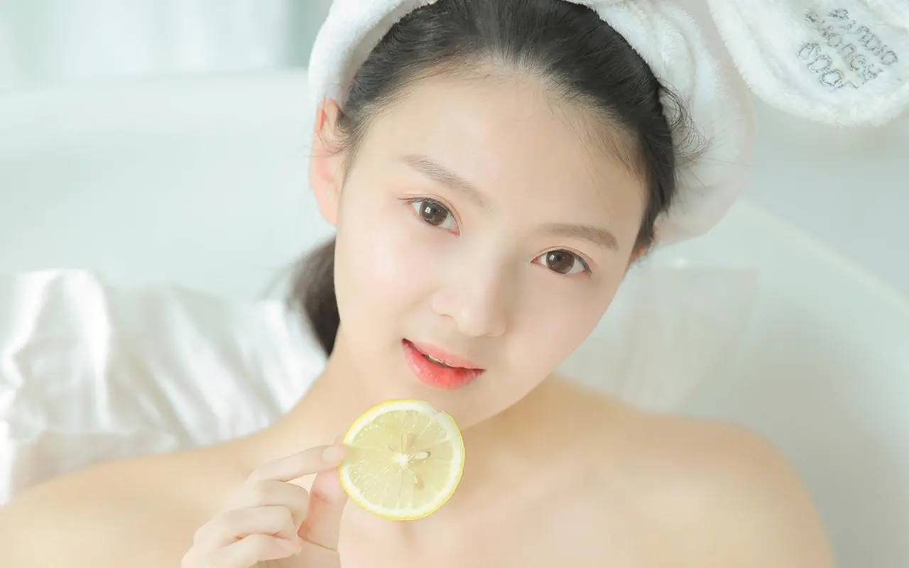 他的手抓住了我的小兔子视'